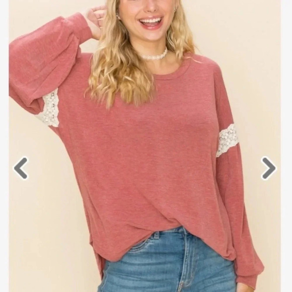 Tops - Boutique NWT Scoop Round Neck Top with Lace Detail on Sleeve boho western